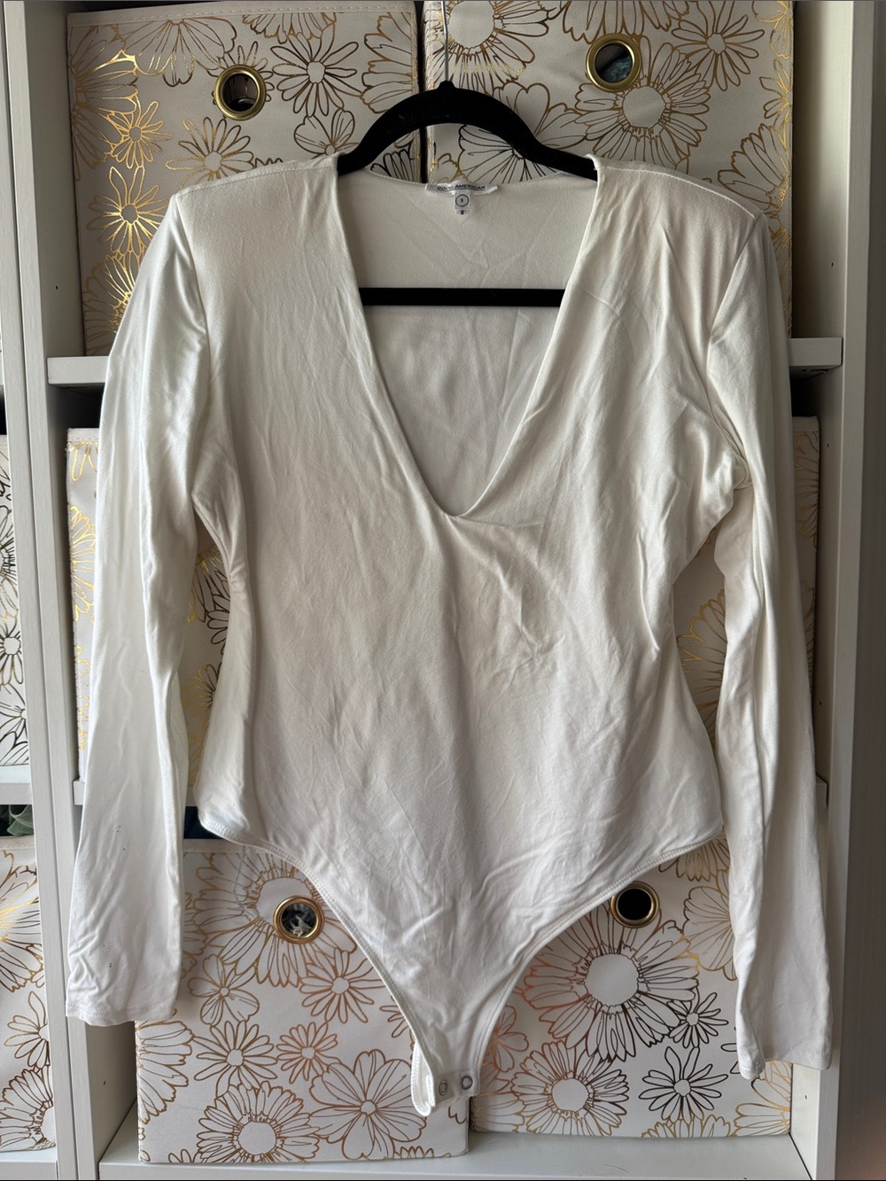 Good American Off-White/Cream Long-Sleeve V-Neck Bodysuit